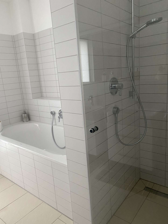Bad Wanne und Dusche