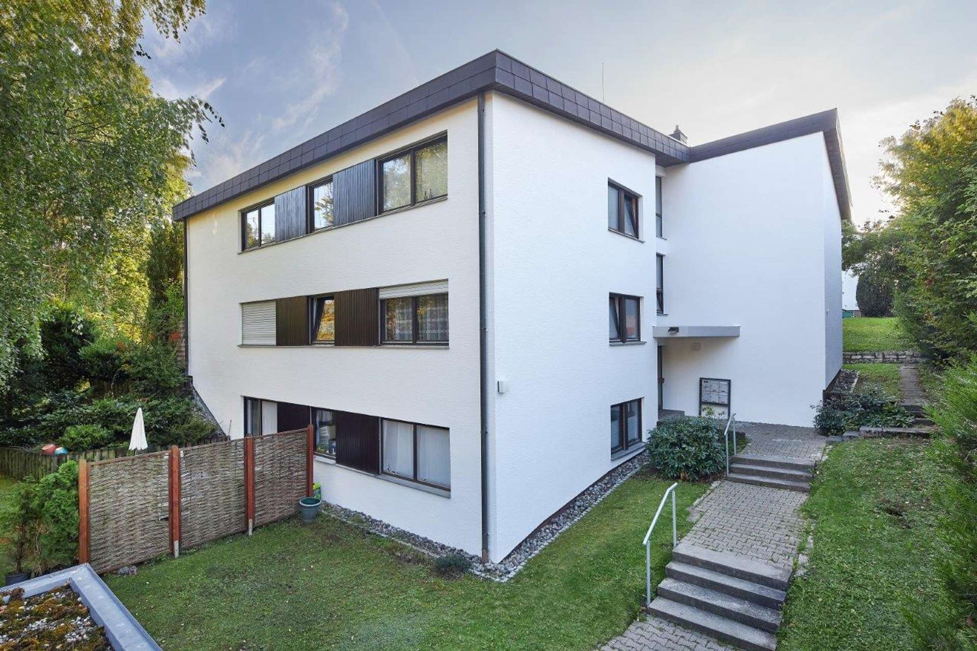Voll vermietetes Mehrfamilienhaus mit 5 Einheiten in Top Lage in Reutlingen, 72762 Reutlingen, Mehrfamilienhaus
