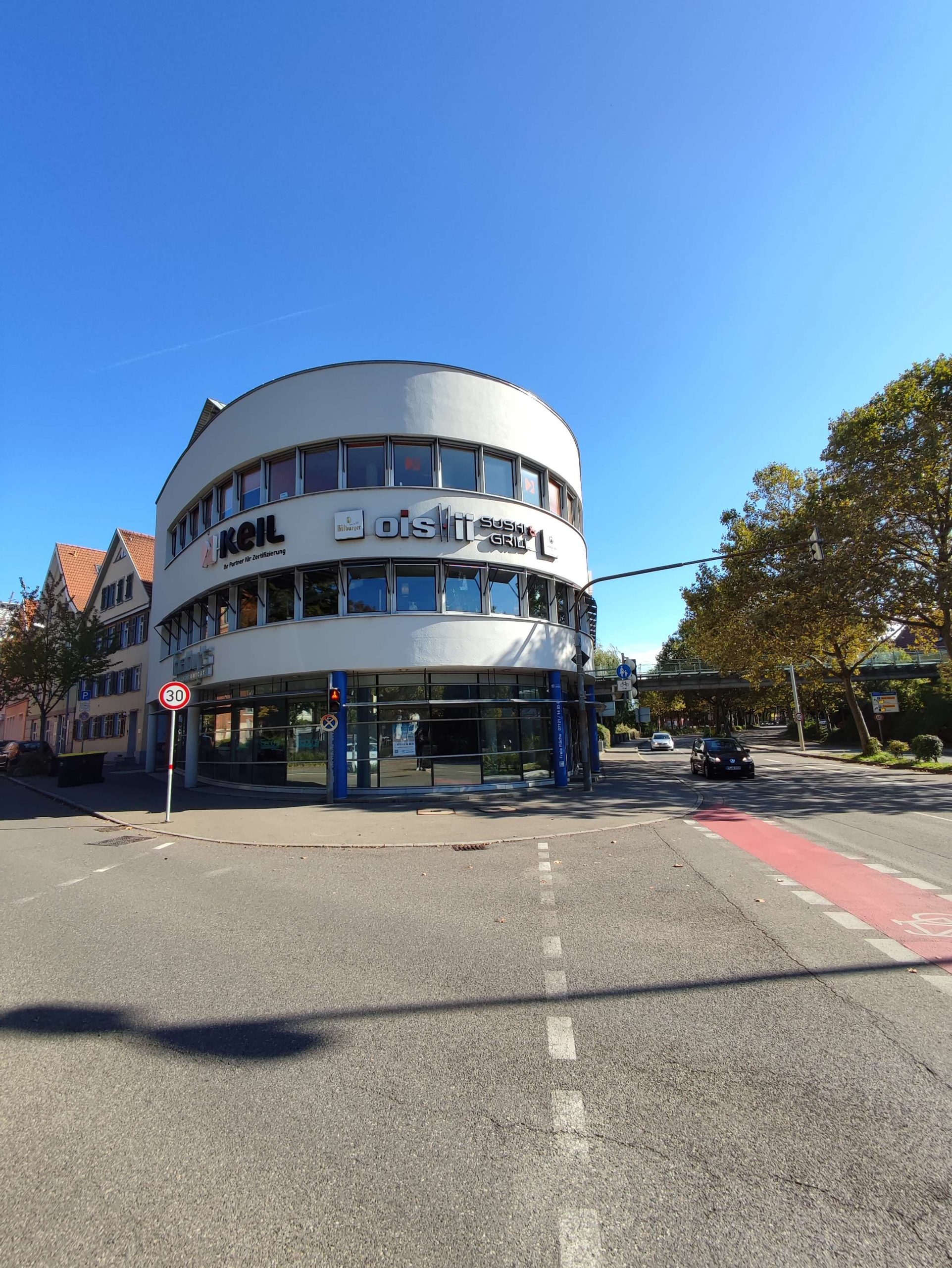 Hier werden Sie gesehen! Attraktive Gewerbefläche mit großer Fensterfront, 72764 Reutlingen, Bürohaus